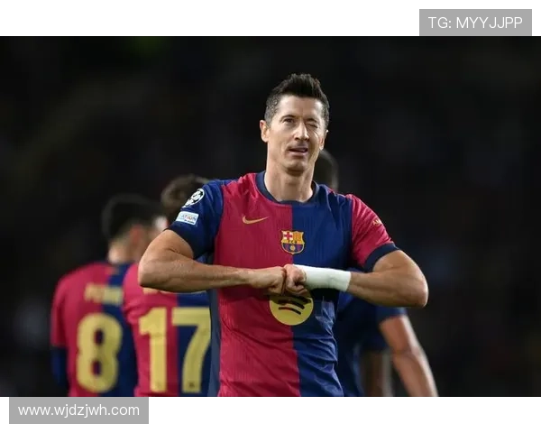 弗里克称赞莱万状态出众或许只有C罗能比肩